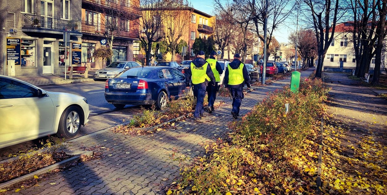 Patrol na ulicy Wolności [fot.: zbiory KPP Płońsk]