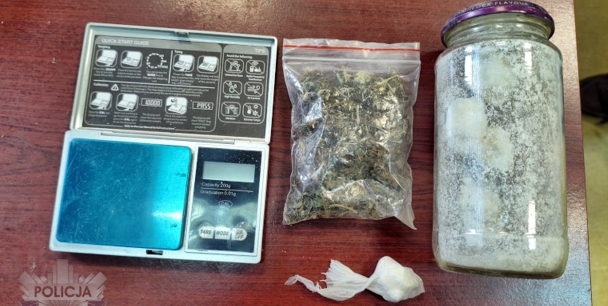 Zabezpieczona przez policjantów marihuana i amfetamina [fot.: KPP Płońsk]