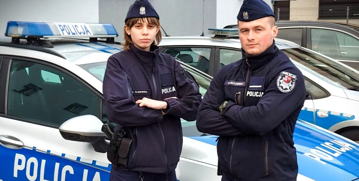 Od lewej: posterunkowa Amelia Olszewska, starszy posterunkowy Piotr Jabłkowski [fot.: zbiory KPP Płońsk]