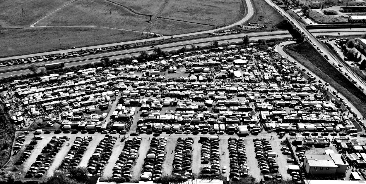 Przedświąteczny tłok m.in. na targowisku to dla kieszonkowców idealna zasłona fot.: Redakcja/Zdjęcie ilustracyjne/Archiwum