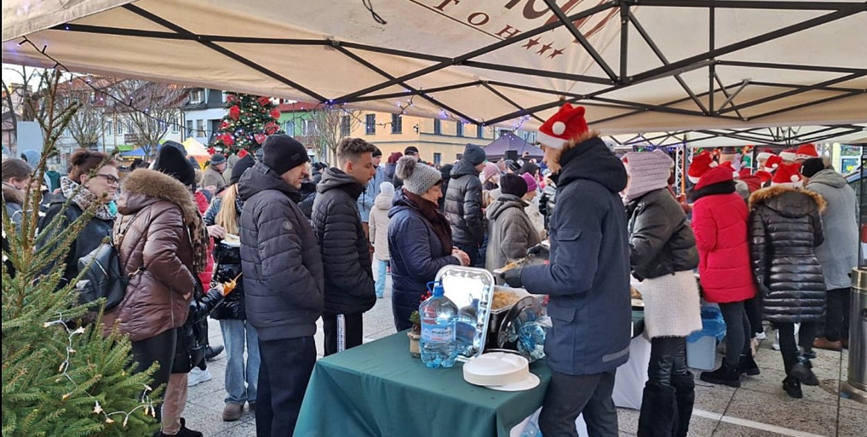 14 grudnia odbędzie się w Płońsku tradycyjna miejska Wigilia [fot.: z wydarzenia z roku ubiegłego/redakcja/archiwum]