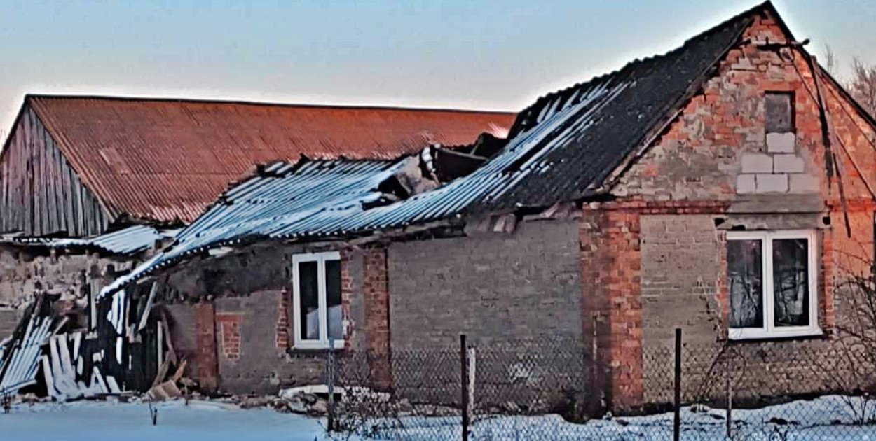 Uszkodzony budynek, w którym mieszka 63-letni pan Andrzej fot. zbiory prywatne