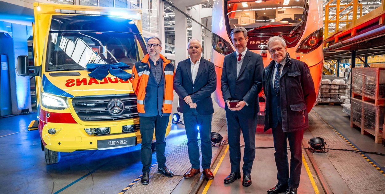 150 lat odpowiedzialności. NEWAG przekazuje nową karetkę