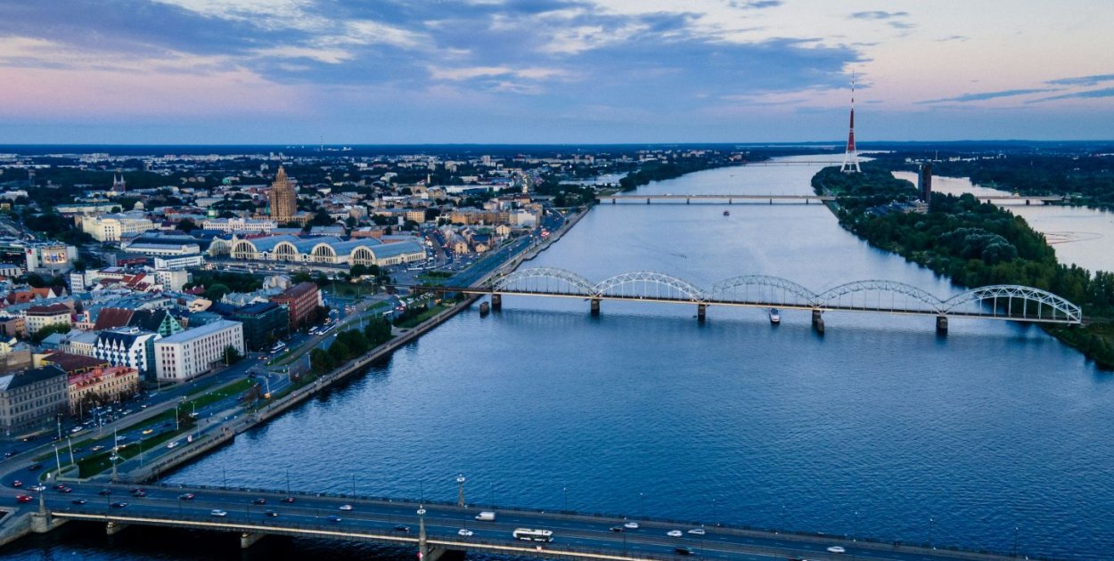 Trzy stolice, trzy charaktery – jak wybrać idealny kierunek wycieczki nad Bałtykie