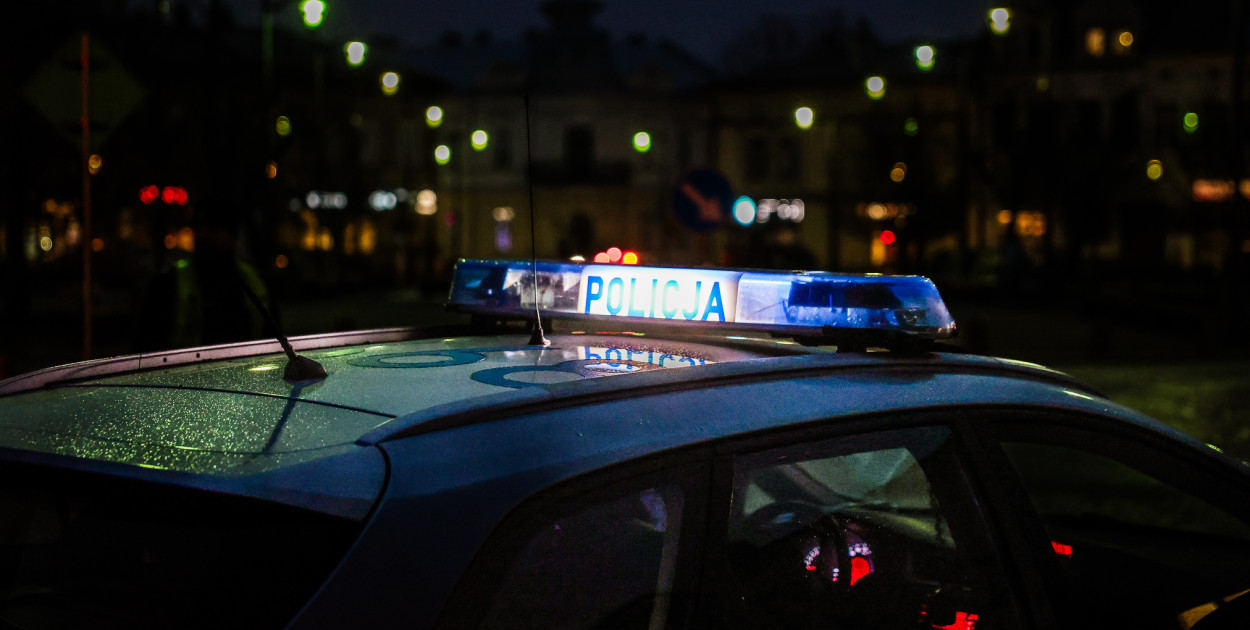 Policjanci wezwani do 25-latki wymagającej pomocy medycznej znaleźli