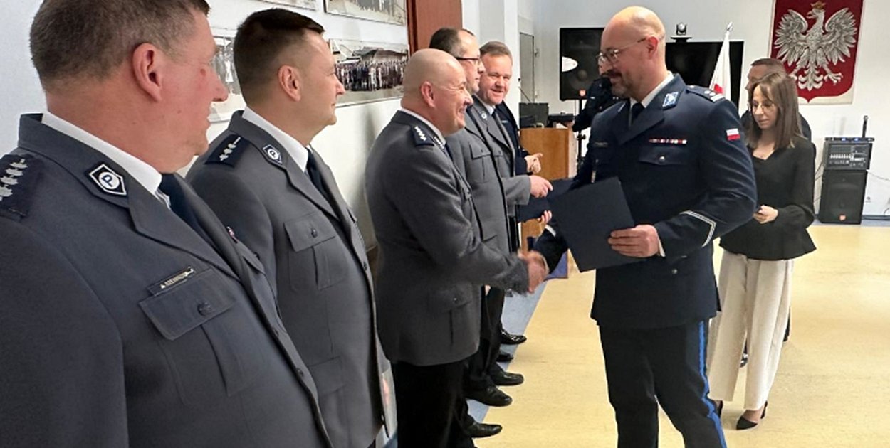 Pożegnanie z mundurem. Pięciu funkcjonariuszy kończy służbę w policji