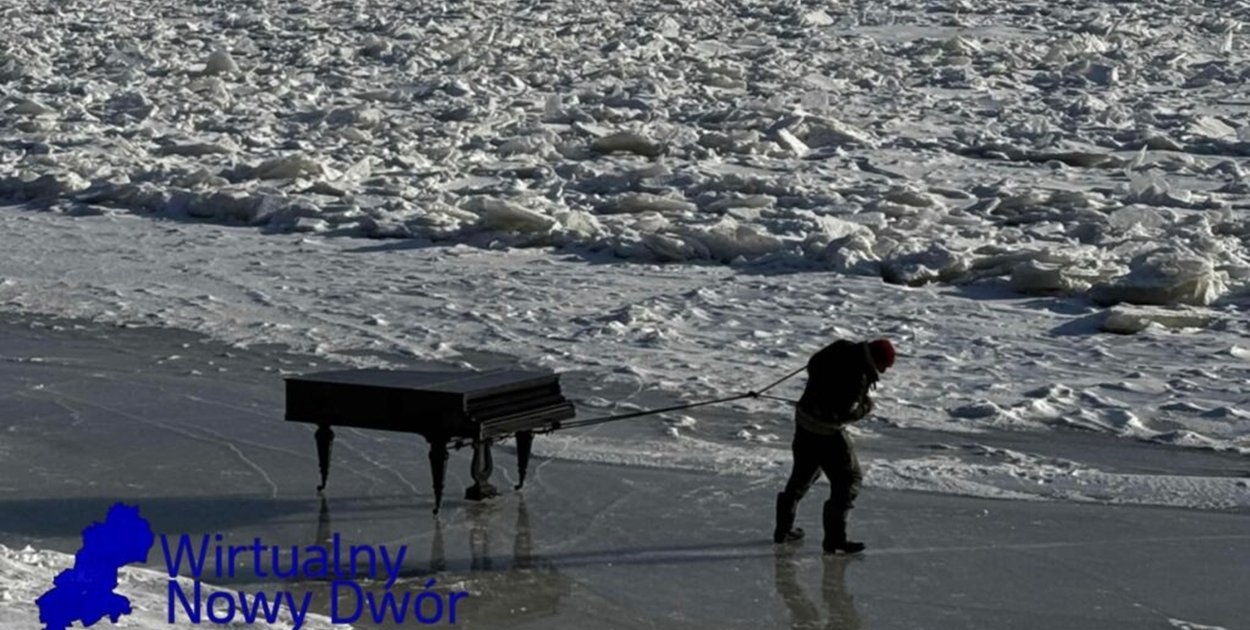 Przejażdżka rowerem i fortepianowy 'koncert' na oblodzonej Wiśle...