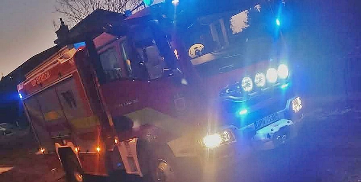 W samej bieliźnie drogą krajową nr 50... Służby postawione na nogi