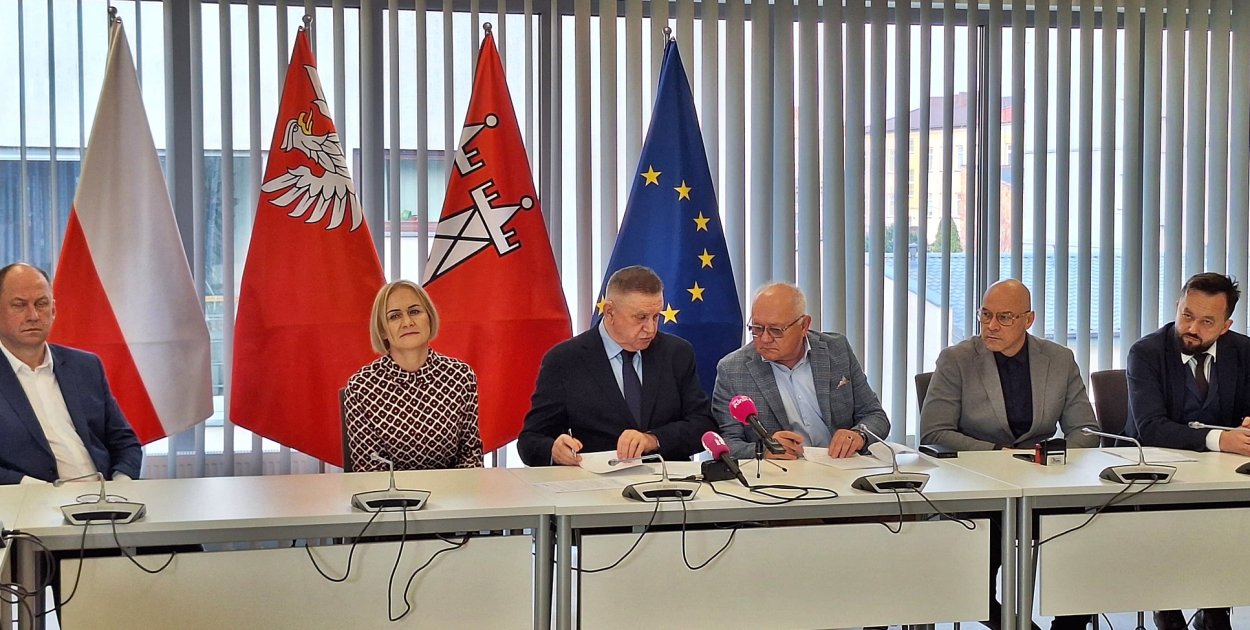 Zduńska 2 i 4 oraz Plac 15 Sierpnia 5 wraz z podwórkami zyskają nowy wygląd