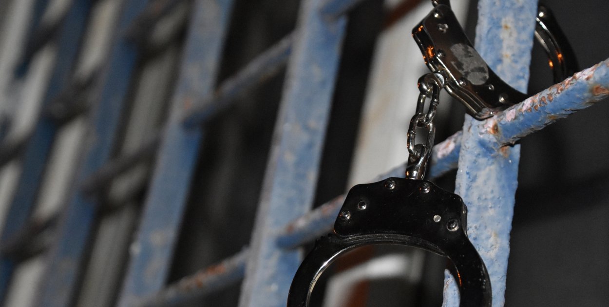 Poszukiwany zatrzymany, a jego siostra z zarzutami - szarpała policjanta