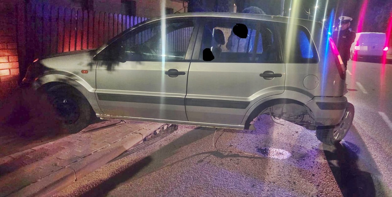 Nocna kolizja w Płońsku i podziękowania dla policjantów